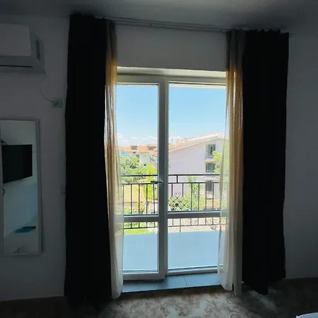 Апартамент Apartments Lozenets