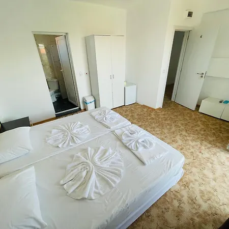 Апартамент Apartments Lozenets